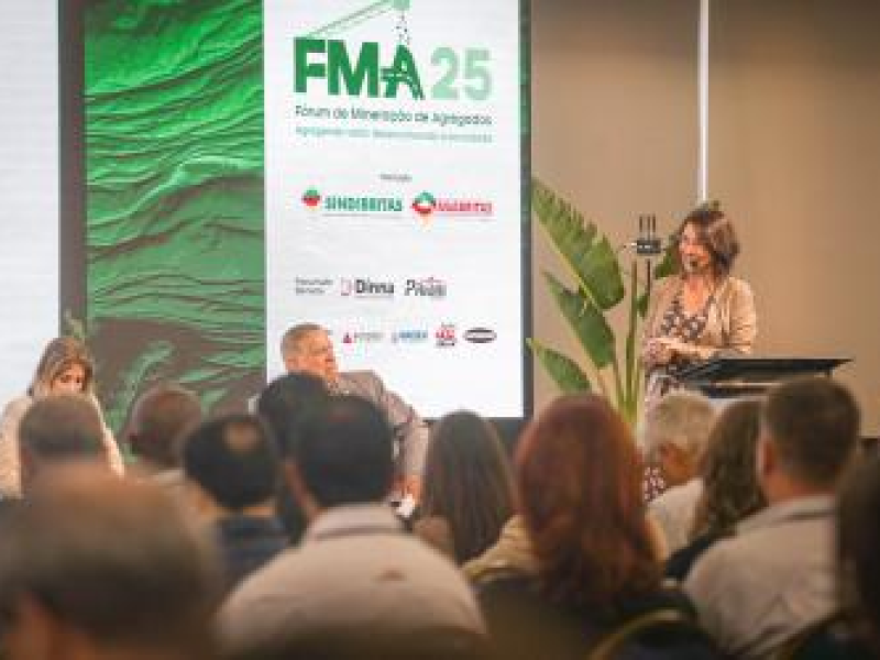 Prefeita em exercício abre fórum da mineração e defende desenvolvimento com sustentabilidade
