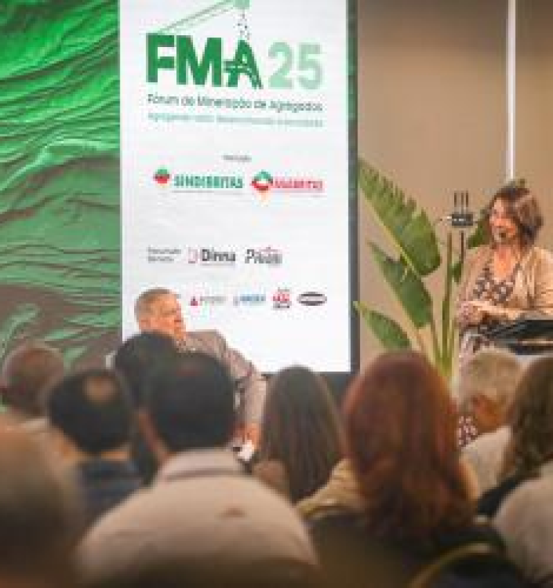 Prefeita em exercício abre fórum da mineração e defende desenvolvimento com sustentabilidade